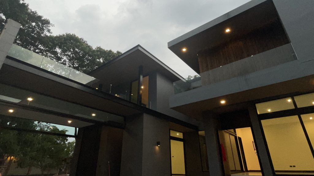 บ้านพักอาศัยโมเดิร์น ไม้เผาไฟ YAKISUGI