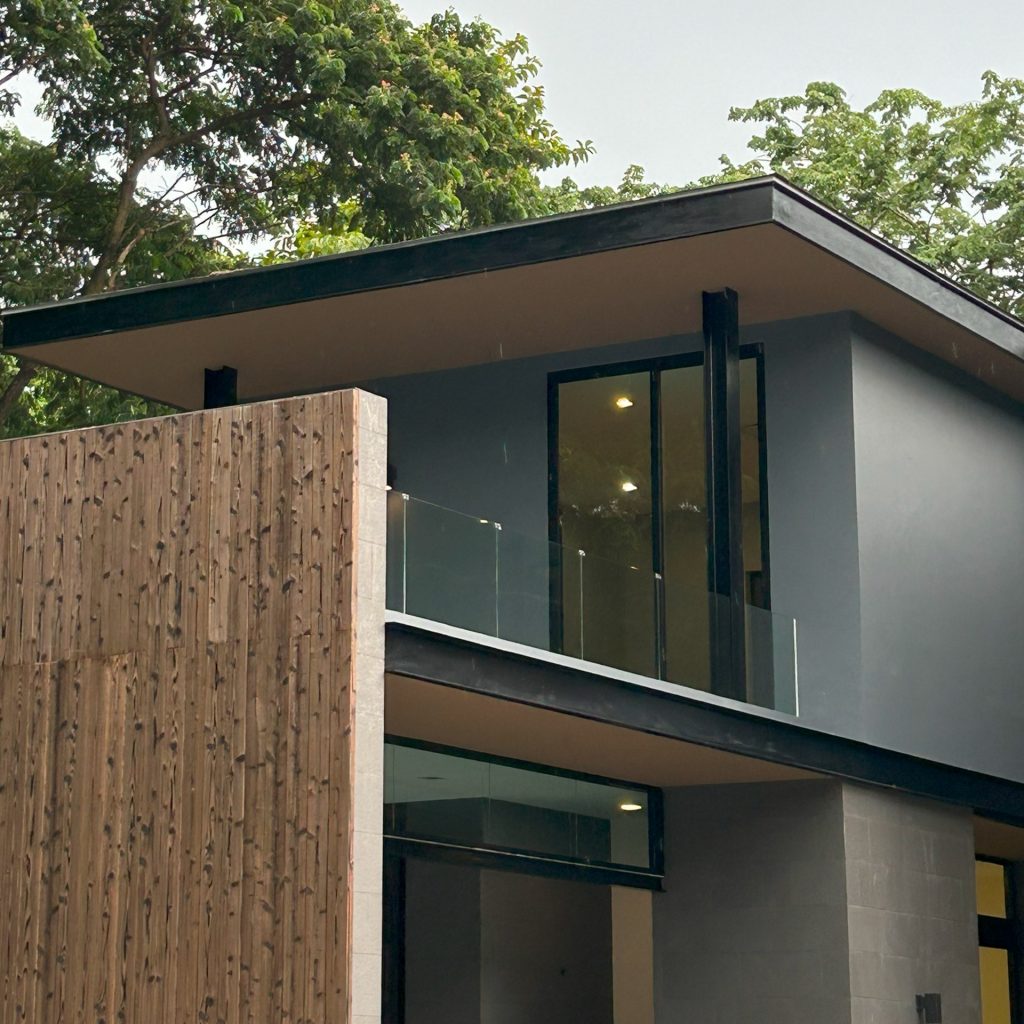 บ้านพักอาศัยโมเดิร์น ไม้เผาไฟ YAKISUGI