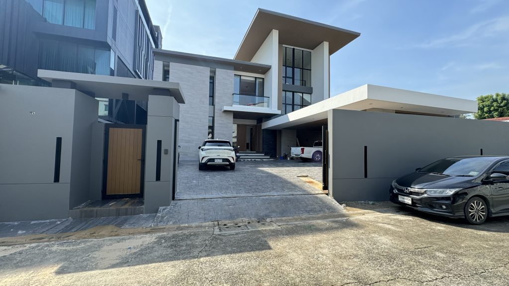 บ้านพักอาศัย 3 ชั้น คุณริณ