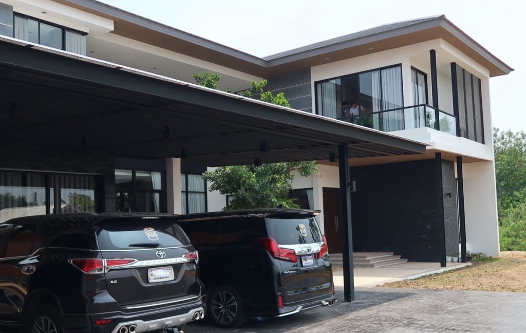 บ้านพักอาศัย คุณนลพรรณ มหามิตร