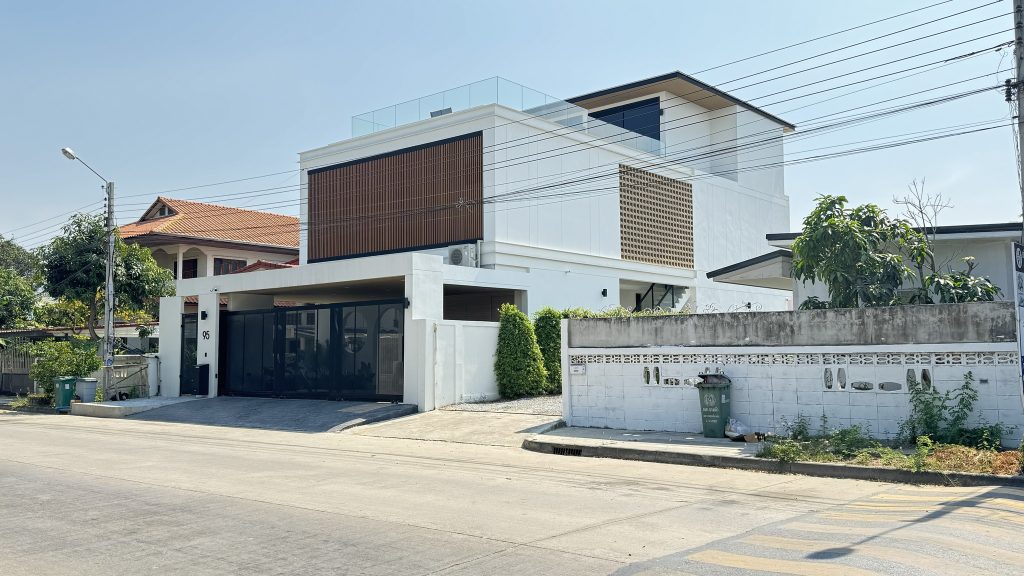 DR.POR RESIDENCE AT BANGNA