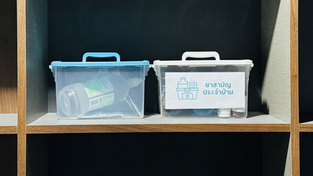 จัดตั้งตู้ยา เวชภัณฑ์ เพื่อการรักษา พยาบาลเบื้องต้น เตรียมความพร้อมกรณีเหตุฉุกเฉินในหน่วยงาน